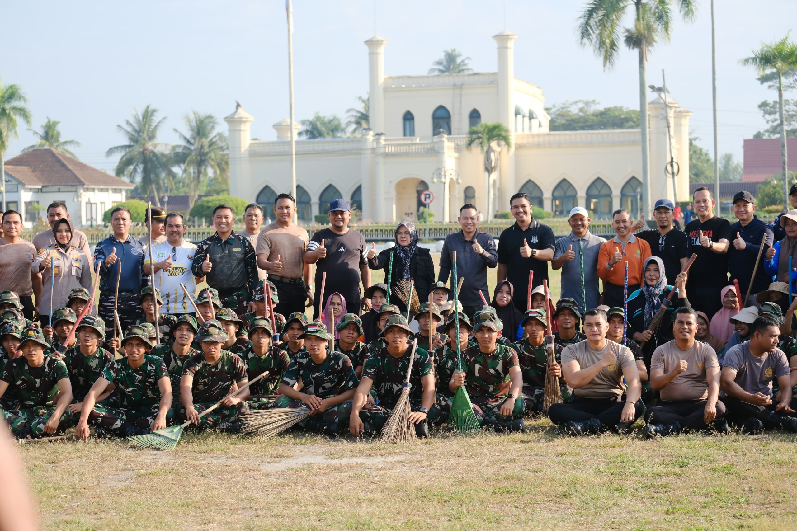 Gotong Royong Serentak di Siak, Bupati Afni Ingatkan Bersih-Bersih Tanggung Jawab Semua Pihak
