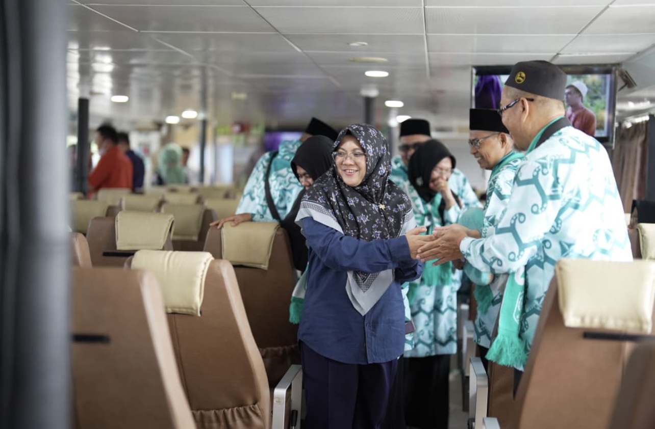 256 CJH Siak Bertolak Menuju Batam, Bupati Afni Ikut Mengantar
